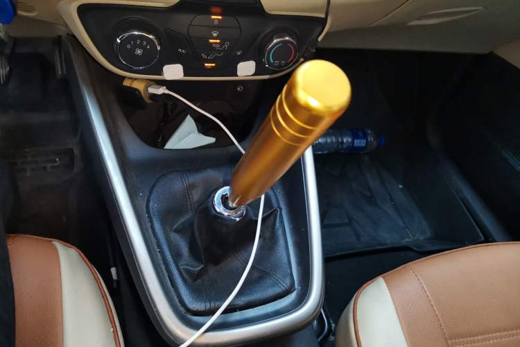 Used Ford Escort 2015 1.5L Manual Comfort Model Gear Lever