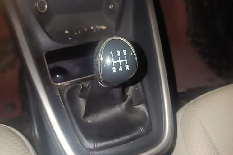 Used Ford Escort 2015 1.5L Manual Comfort Model Gear Lever