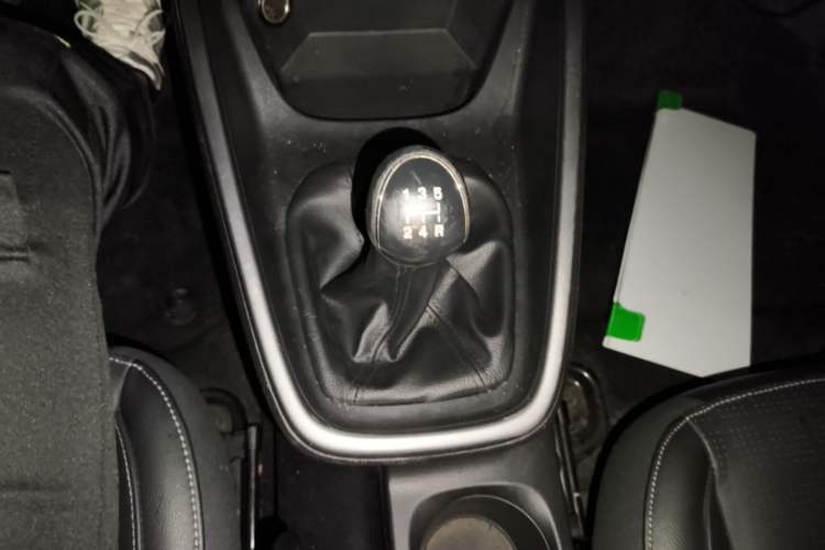 Used Ford Escort 2015 1.5L Manual Fashion Edition Gear Lever