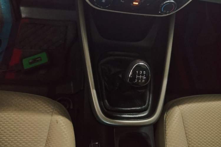 Used Ford Escort 2015 1.5L Manual Comfort Model Gear Lever