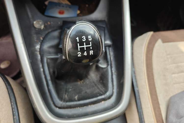Used Ford Escort 2015 1.5L Manual Comfort Model Gear Lever