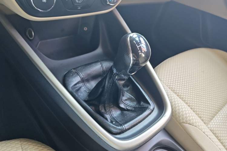 Used Ford Escort 2015 1.5L Manual Comfort Model Gear Lever
