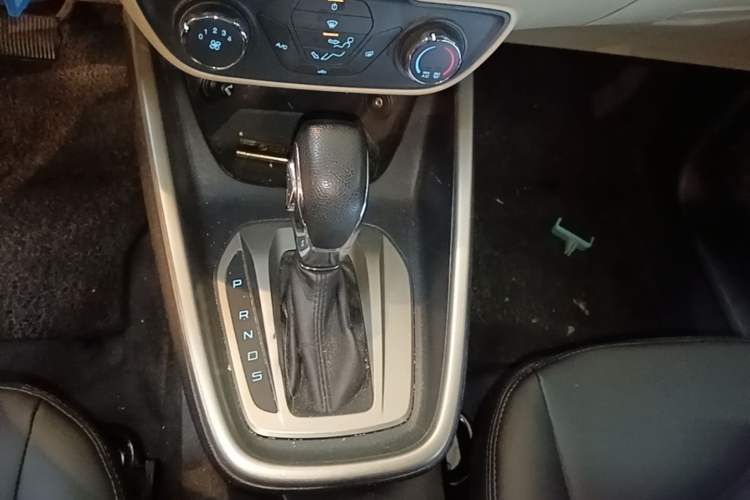 Used Ford Escort 2015 1.5L Automatic Comfort Edition Gear Lever