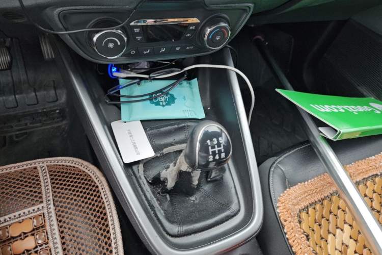 Used Ford Escort 2015 1.5L Manual Fashion Edition Gear Lever