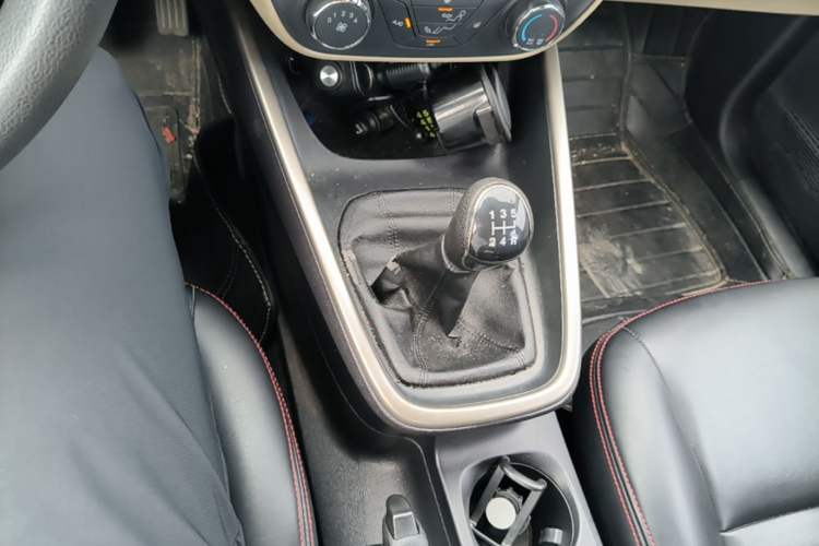 Used Ford Escort 2015 1.5L Manual Comfort Model Gear Lever