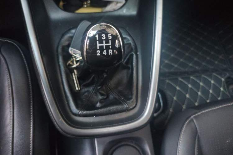 Used Ford Escort 2015 1.5L Manual Fashion Edition Gear Lever