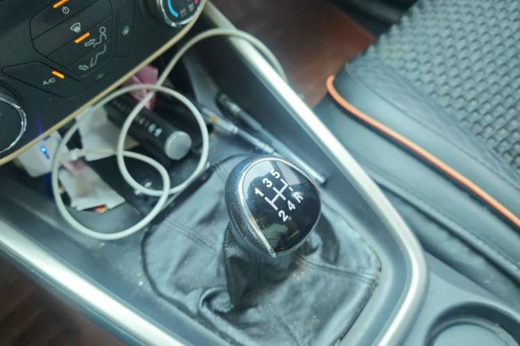 Used Ford Escort 2015 1.5L Manual Comfort Model Gear Lever