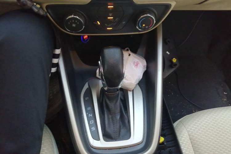 Used Ford Escort 2015 1.5L Automatic Comfort Edition Gear Lever