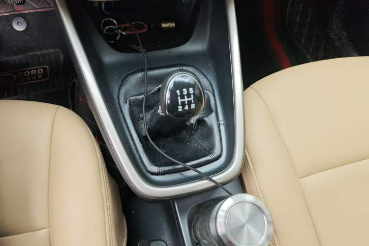 Used Ford Escort 2015 1.5L Manual Comfort Model Gear Lever