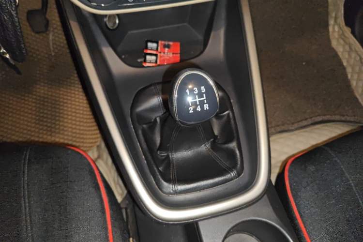 Used Ford Escort 2015 1.5L Manual Fashion Edition Gear Lever