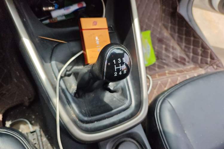 Used Ford Escort 2015 1.5L Manual Comfort Model Gear Lever
