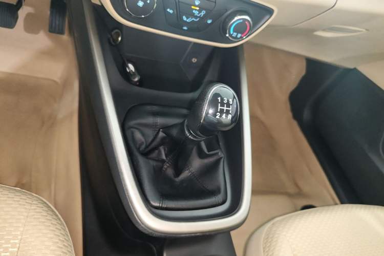 Used Ford Escort 2015 1.5L Manual Comfort Model Gear Lever