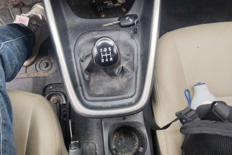 Used Ford Escort 2015 1.5L Manual Comfort Model Gear Lever