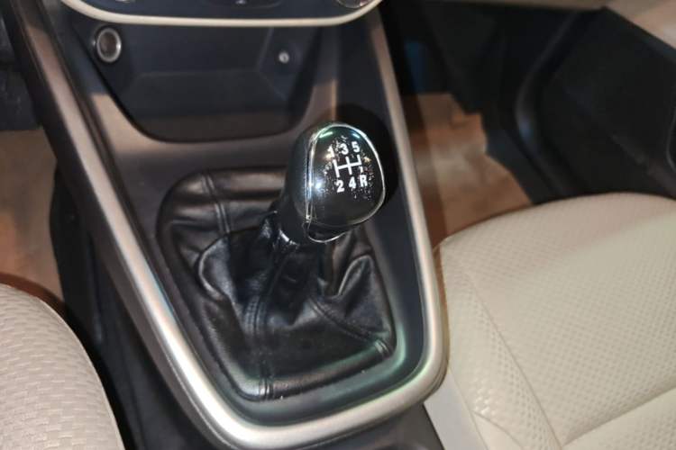 Used Ford Escort 2015 1.5L Manual Comfort Model Gear Lever