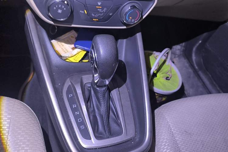 Used Ford Escort 2015 1.5L Automatic Comfort Edition Gear Lever