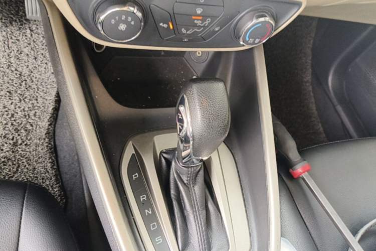 Used Ford Escort 2015 1.5L Automatic Comfort Edition Gear Lever