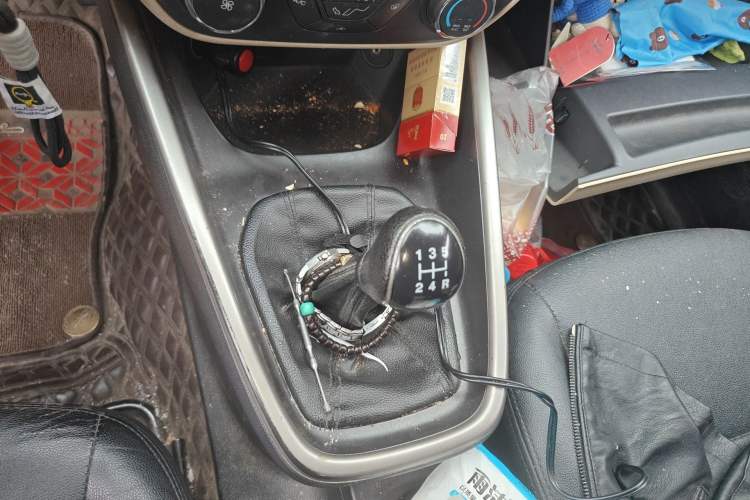 Used Ford Escort 2015 1.5L Manual Comfort Model Gear Lever