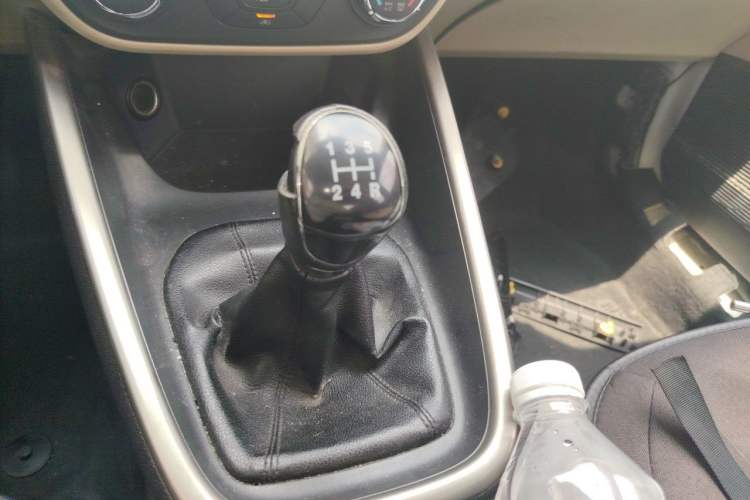Used Ford Escort 2015 1.5L Manual Comfort Model Gear Lever