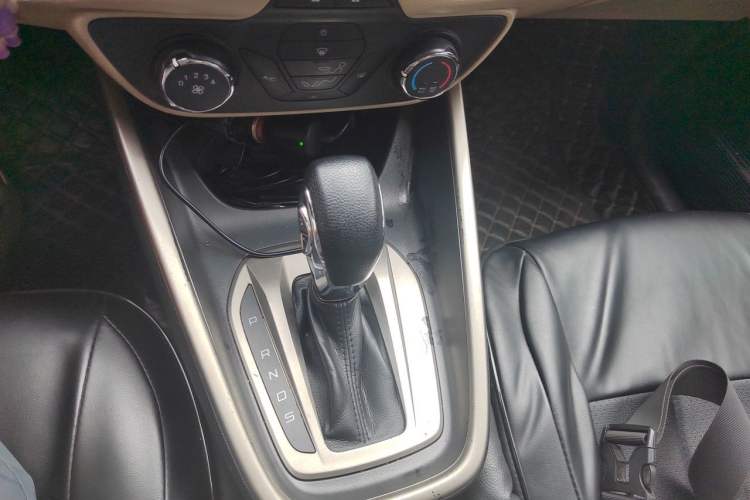Used Ford Escort 2015 1.5L Automatic Comfort Edition Gear Lever