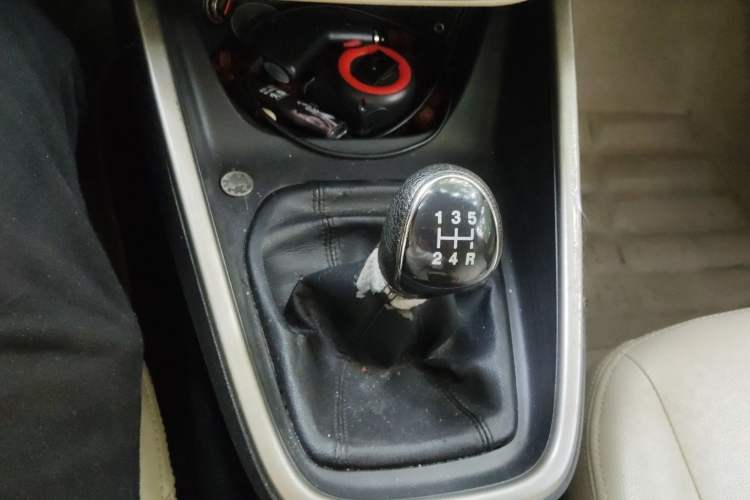 Used Ford Escort 2015 1.5L Manual Comfort Model Gear Lever