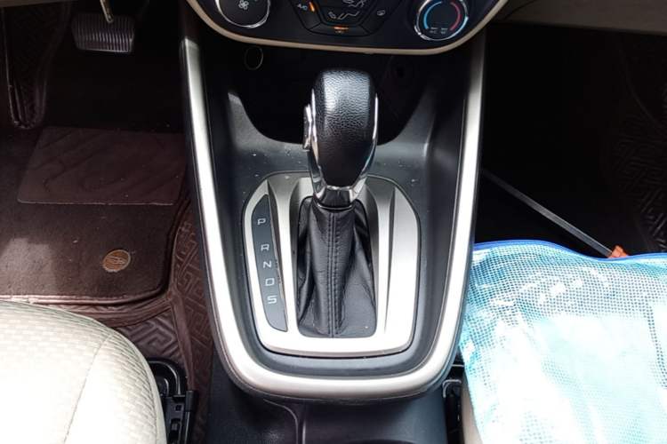 Used Ford Escort 2015 1.5L Automatic Comfort Edition Gear Lever
