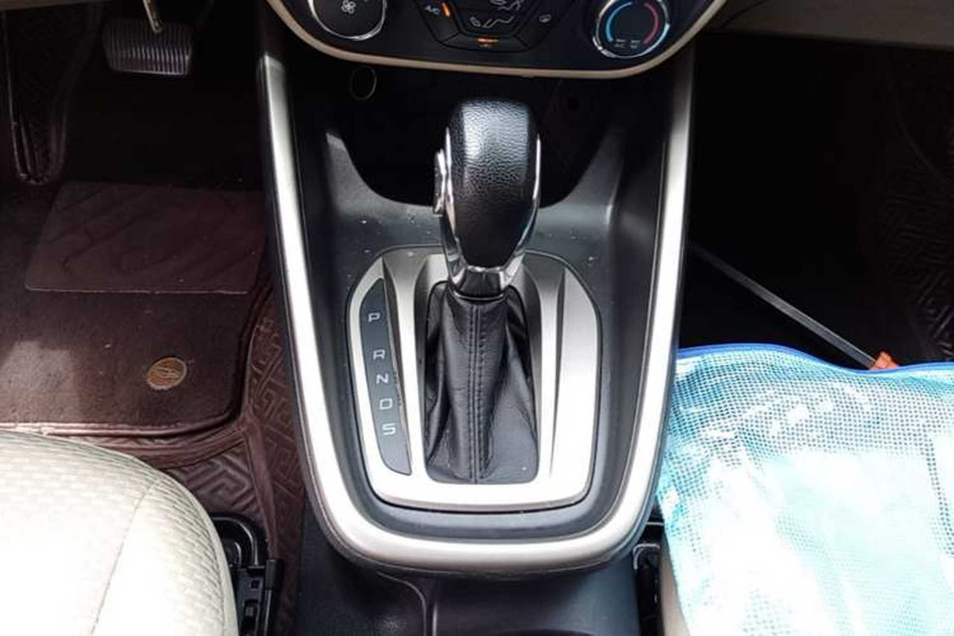 Used Ford Escort 2015 1.5L Automatic Comfort Edition Gear Lever