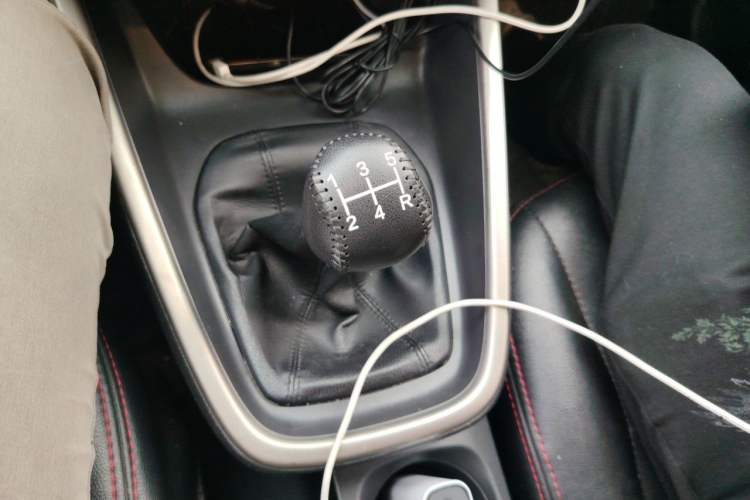 Used Ford Escort 2015 1.5L Manual Comfort Model Gear Lever