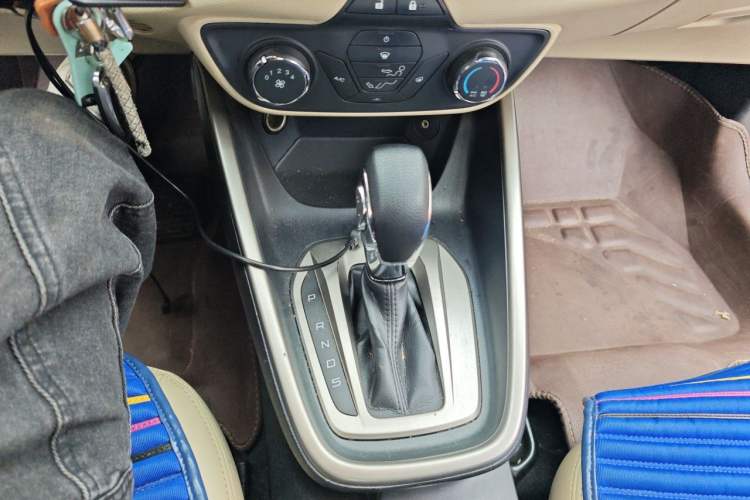 Used Ford Escort 2015 1.5L Automatic Comfort Edition Gear Lever
