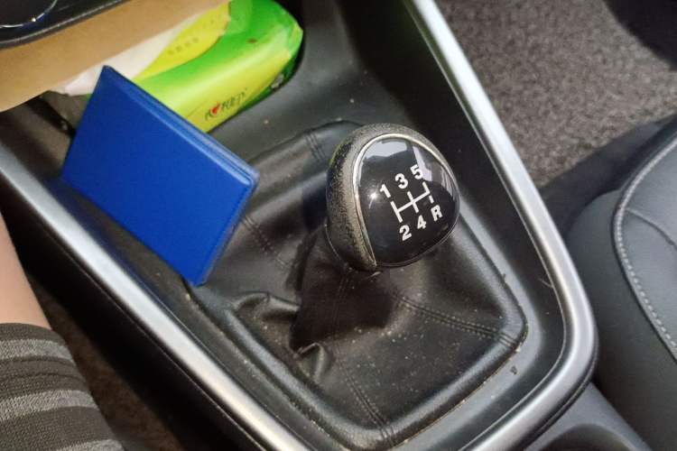 Used Ford Escort 2015 1.5L Manual Fashion Edition Gear Lever