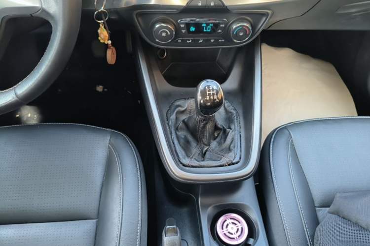 Used Ford Escort 2015 1.5L Manual Fashion Edition Gear Lever
