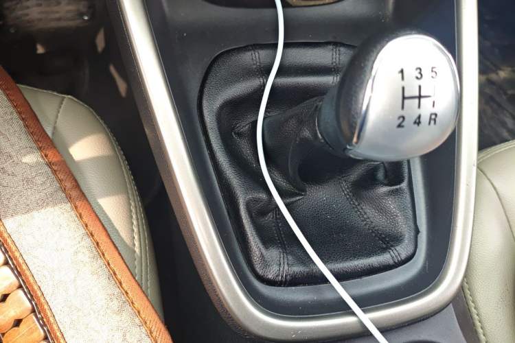 Used Ford Escort 2015 1.5L Manual Comfort Model Gear Lever