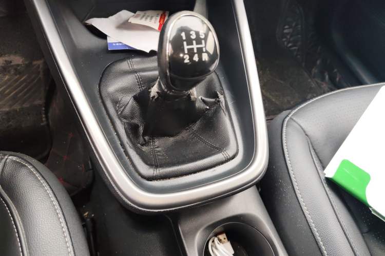 Used Ford Escort 2015 1.5L Manual Fashion Edition Gear Lever