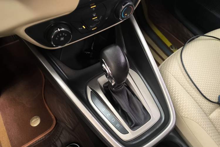 Used Ford Escort 2015 1.5L Automatic Comfort Edition Gear Lever