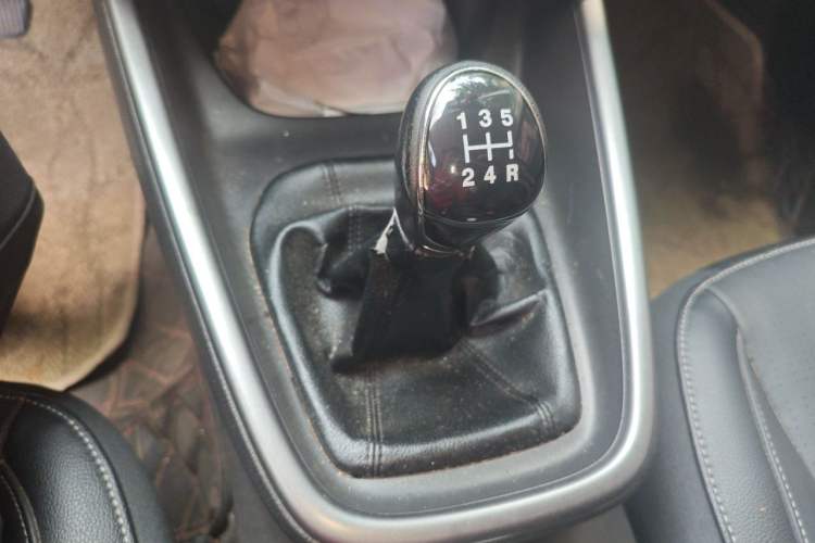 Used Ford Escort 2015 1.5L Manual Fashion Edition Gear Lever