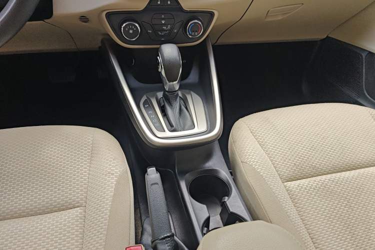 Used Ford Escort 2015 1.5L Automatic Comfort Edition Gear Lever