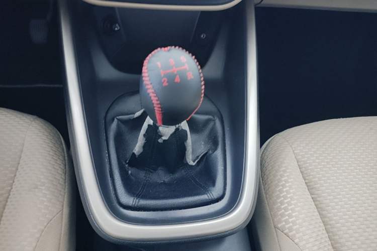 Used Ford Escort 2015 1.5L Manual Comfort Model Gear Lever