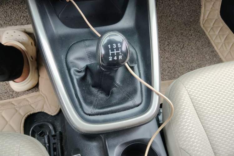 Used Ford Escort 2015 1.5L Manual Comfort Model Gear Lever