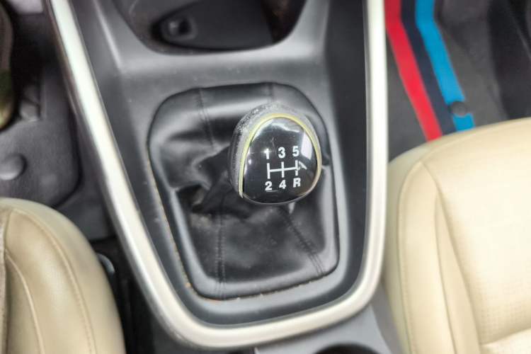 Used Ford Escort 2015 1.5L Manual Fashion Edition Gear Lever