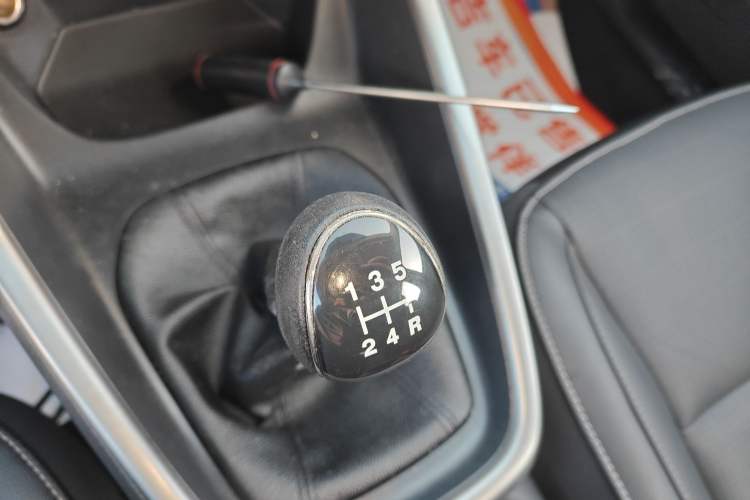 Used Ford Escort 2015 1.5L Manual Fashion Edition Gear Lever