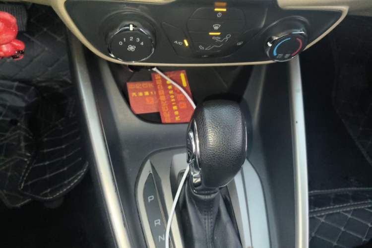 Used Ford Escort 2015 1.5L Automatic Comfort Edition Gear Lever