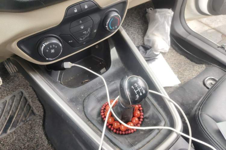 Used Ford Escort 2015 1.5L Manual Comfort Model Gear Lever