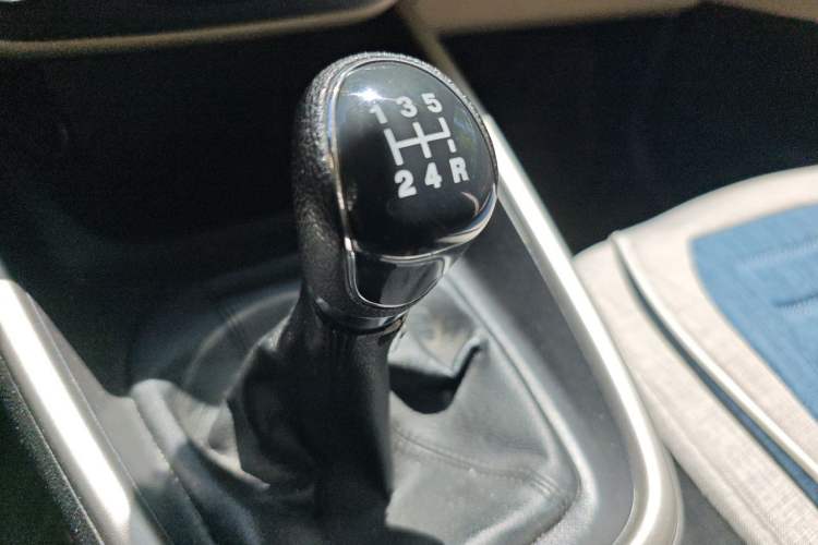 Used Ford Escort 2015 1.5L Manual Comfort Model Gear Lever
