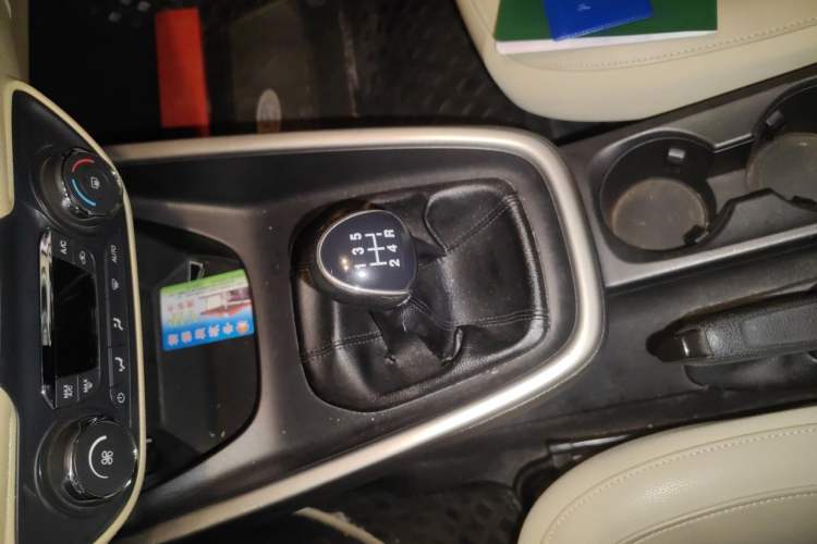 Used Ford Escort 2015 1.5L Manual Fashion Edition Gear Lever