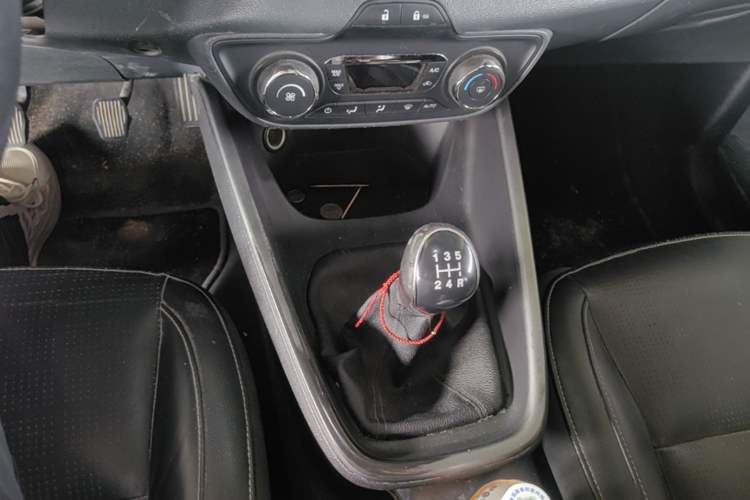 Used Ford Escort 2015 1.5L Manual Fashion Edition Gear Lever