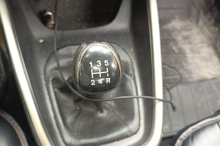 Used Ford Escort 2015 1.5L Manual Comfort Model Gear Lever