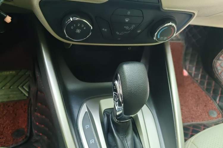 Used Ford Escort 2015 1.5L Automatic Comfort Edition Gear Lever