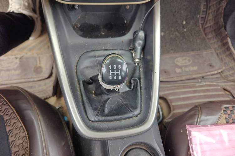 Used Ford Escort 2015 1.5L Manual Comfort Model Gear Lever