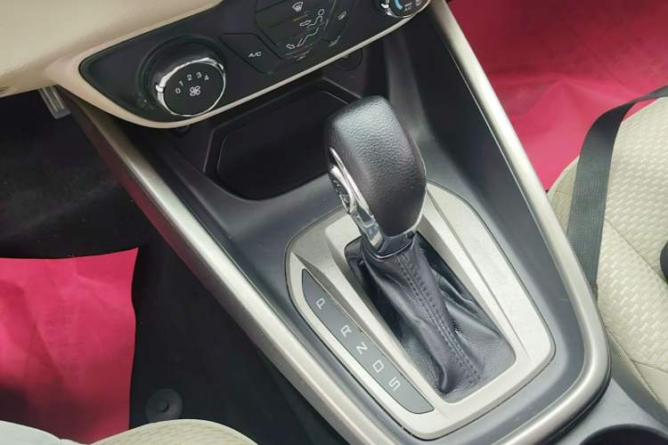 Used Ford Escort 2015 1.5L Automatic Comfort Edition Gear Lever