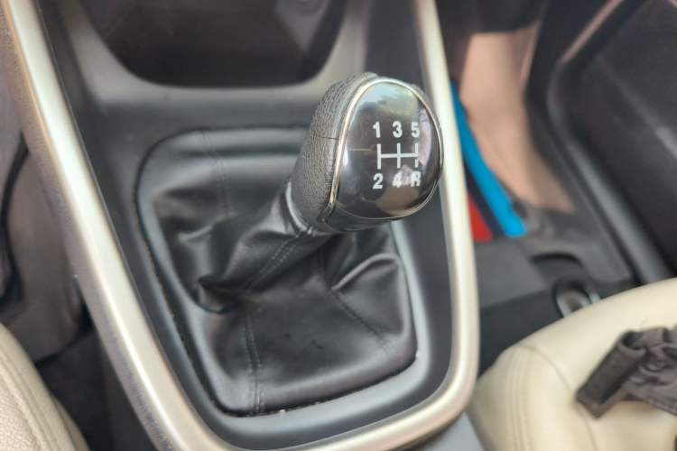 Used Ford Escort 2015 1.5L Manual Comfort Model Gear Lever