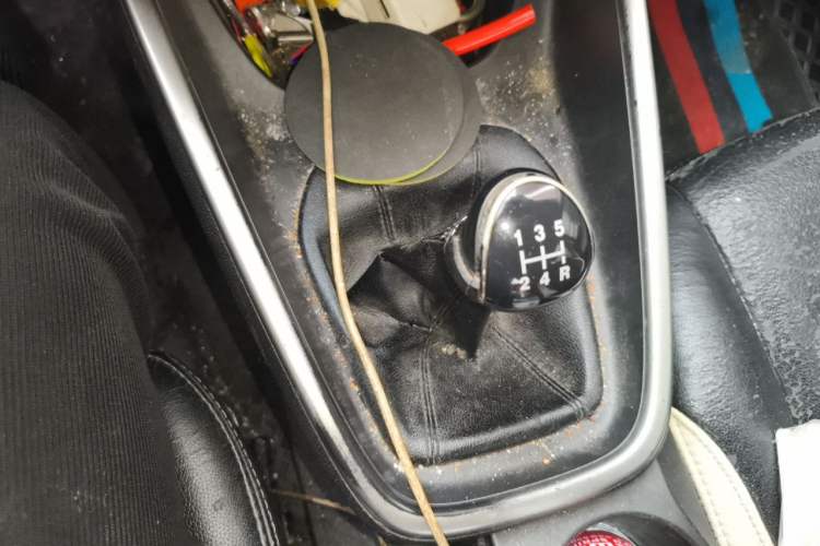 Used Ford Escort 2015 1.5L Manual Comfort Model Gear Lever